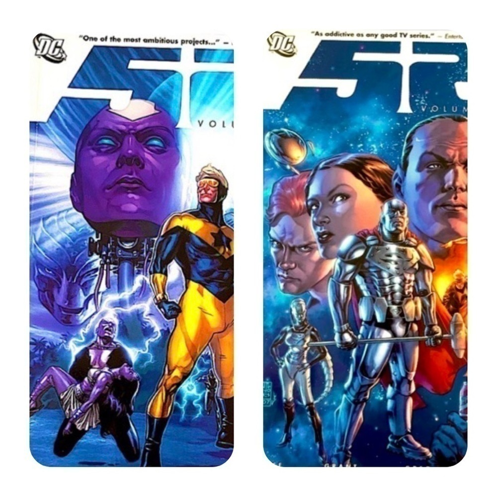 𝅺dc 52 Comic Books. Comic Collectables. Set of 2.